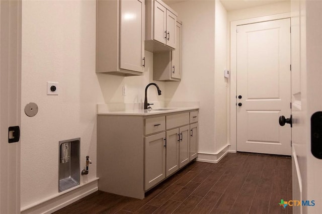 kitchen featuring sink, dark wood-type flooring, and gray cabinets