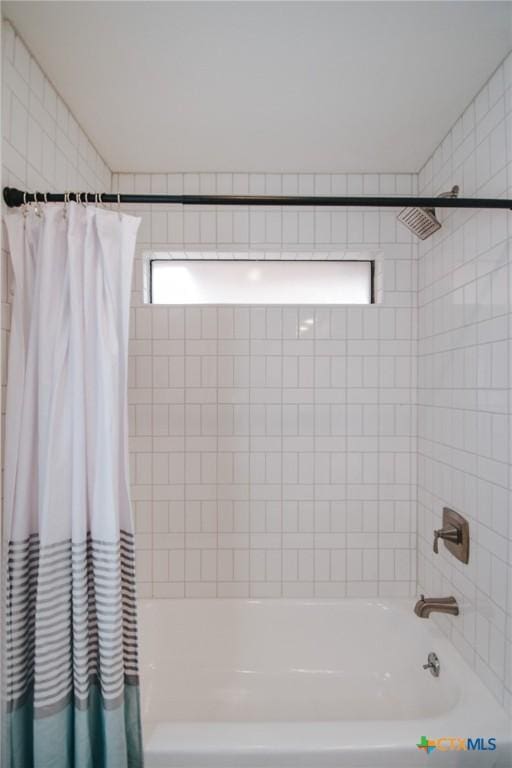505 Bramble Bush Ln, Victoria, TX 77904 - full bath with shower / bath combo with shower curtain