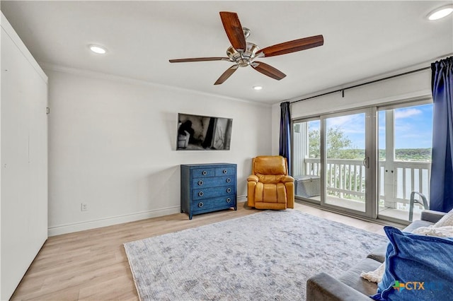 2 Cliffhouse Dr Unit 113, Belton, TX 76513 - living area featuring a ceiling fan, baseboards, light wood-type flooring, recessed lighting, and crown molding