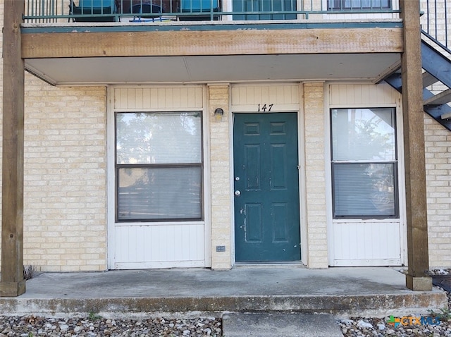 entrance to property featuring a balcony