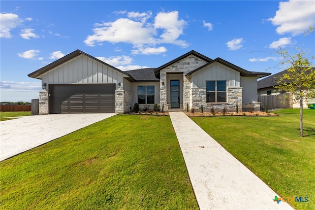 view of front of property featuring a front lawn and a garage