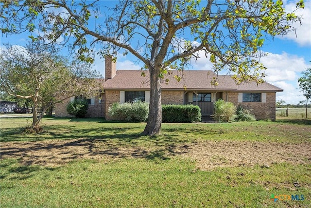 single story home featuring a front yard