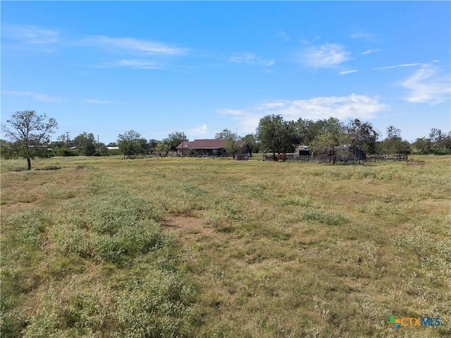 view of yard featuring a rural view