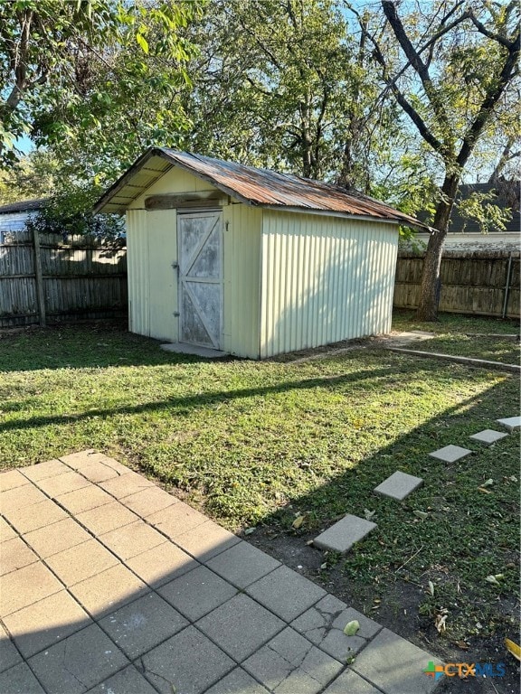 view of outdoor structure with a yard