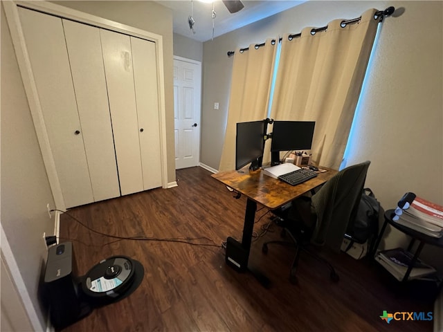 office area featuring dark wood-type flooring and ceiling fan