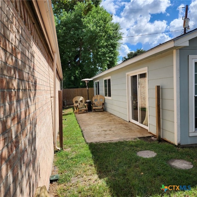 view of yard featuring a patio