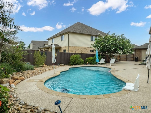 view of swimming pool featuring a patio