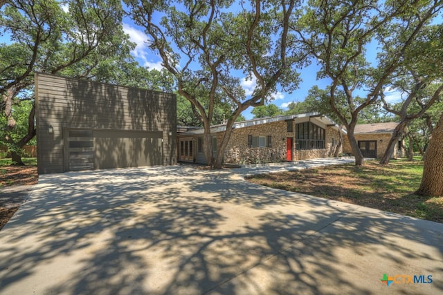 view of front facade featuring a garage