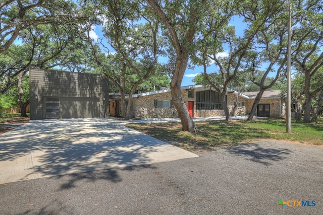 ranch-style home featuring a garage