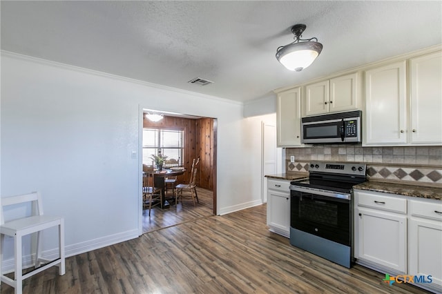 kitchen with ornamental molding, backsplash, appliances with stainless steel finishes, a textured ceiling, and dark hardwood / wood-style flooring