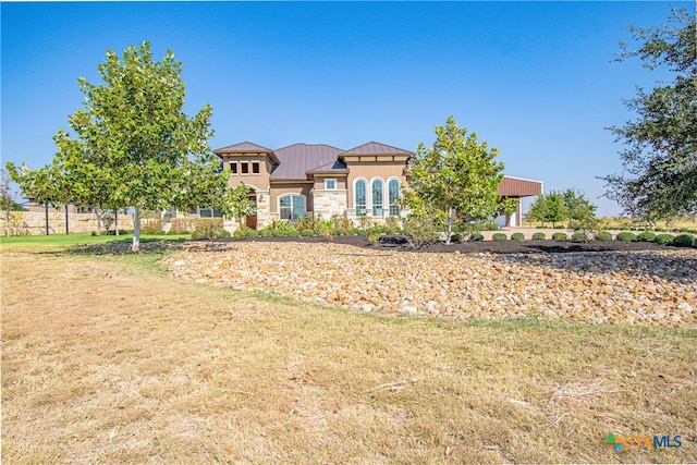 view of front of house with a front lawn