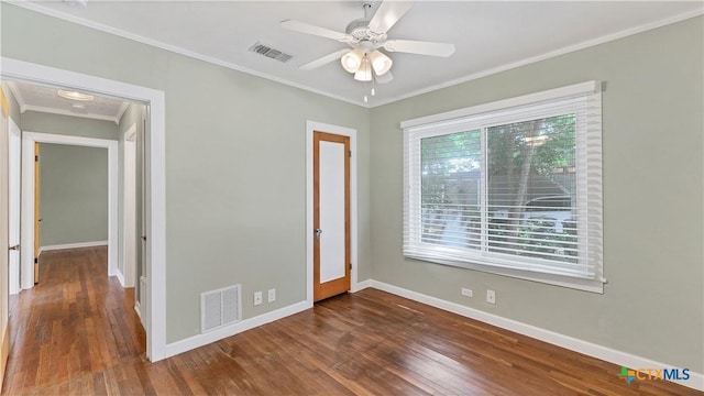 1261 W Mill St, New Braunfels, TX 78130 - unfurnished bedroom featuring dark wood-style floors, crown molding, and ceiling fan