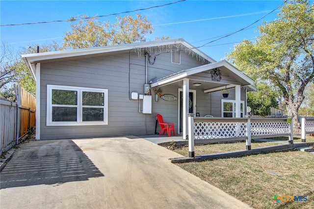 view of front of property with covered porch