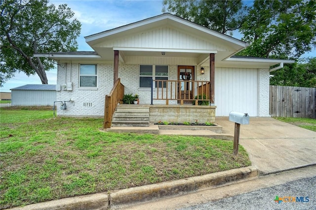 416 S Welhausen Ave, Shiner, TX 77984 - view of front of home with covered porch and brick siding