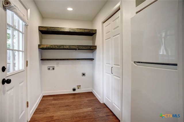 416 S Welhausen Ave, Shiner, TX 77984 - washroom with electric dryer hookup, washer hookup, wood finished floors, baseboards, and recessed lighting