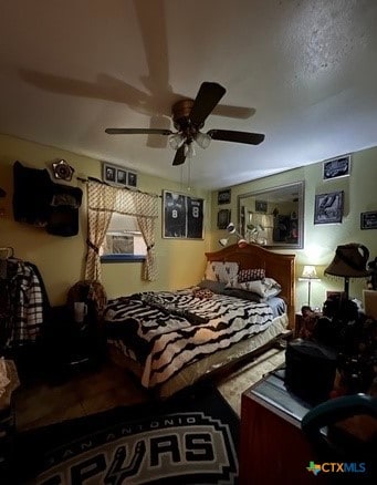 bedroom featuring ceiling fan