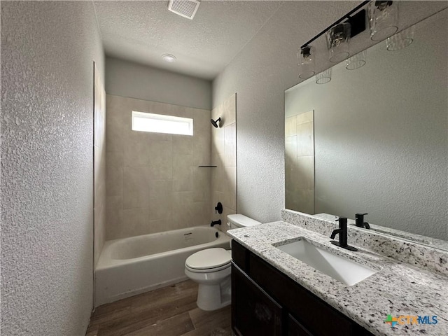 2571 Cedar Glen Dr, Belton, TX 76513 - bathroom featuring wood finished floors, a textured wall, vanity, shower / washtub combination, and a textured ceiling