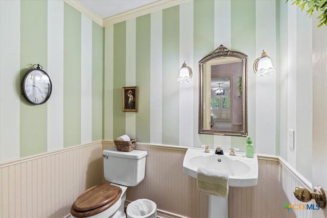 13650 Blackberry Rd, Salado, TX 76571 - bathroom with wainscoting, wallpapered walls, and ornamental molding