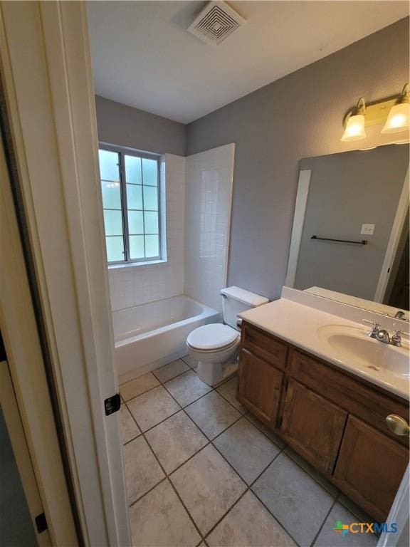 3803 Canyon Heights Rd, Belton, TX 76513 - bathroom with visible vents, toilet, tile patterned floors, vanity, and a tub
