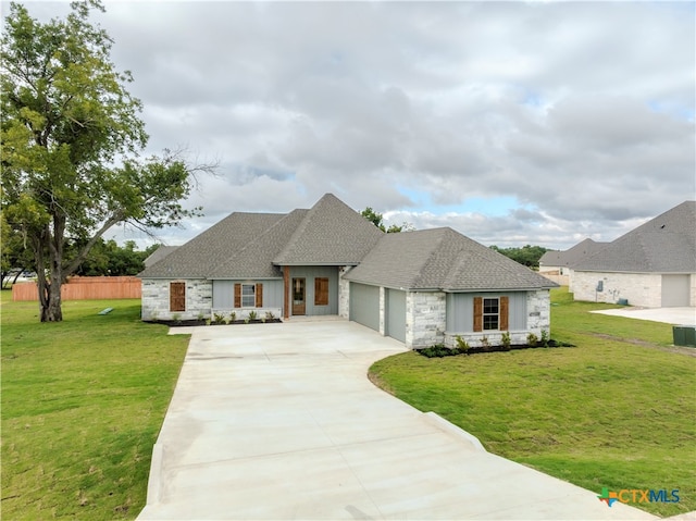 view of front of house featuring a front yard and a garage