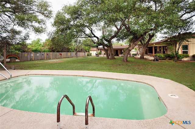 view of pool featuring fence, a lawn, and a fenced in pool