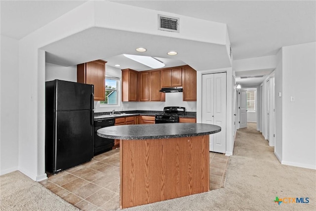 kitchen with dark countertops, visible vents, baseboards, and black appliances
