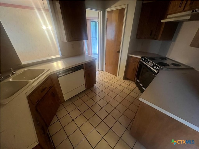 2402 Lago Trl, Killeen, TX 76543 - kitchen featuring dishwashing machine, electric range, under cabinet range hood, and light countertops