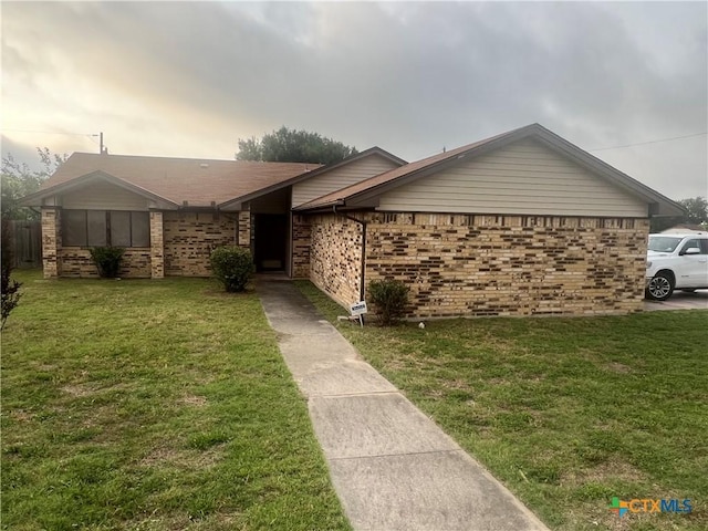 2402 Lago Trl, Killeen, TX 76543 - view of front of home featuring brick siding and a front lawn