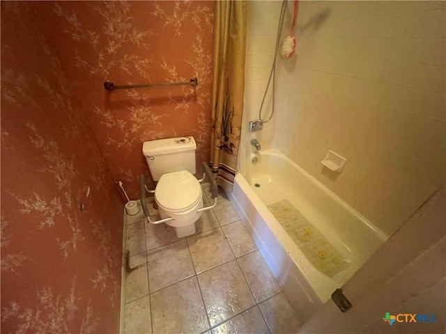 2402 Lago Trl, Killeen, TX 76543 - bathroom featuring toilet, tile patterned flooring, shower / bathtub combination with curtain, and wallpapered walls