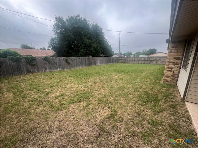 2402 Lago Trl, Killeen, TX 76543 - view of yard