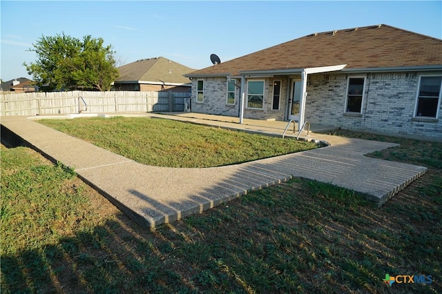 view of yard featuring a patio