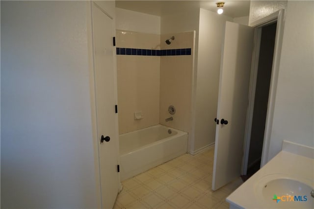 bathroom with tiled shower / bath combo and vanity