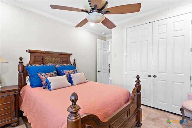 tiled bedroom with ceiling fan, crown molding, and a closet