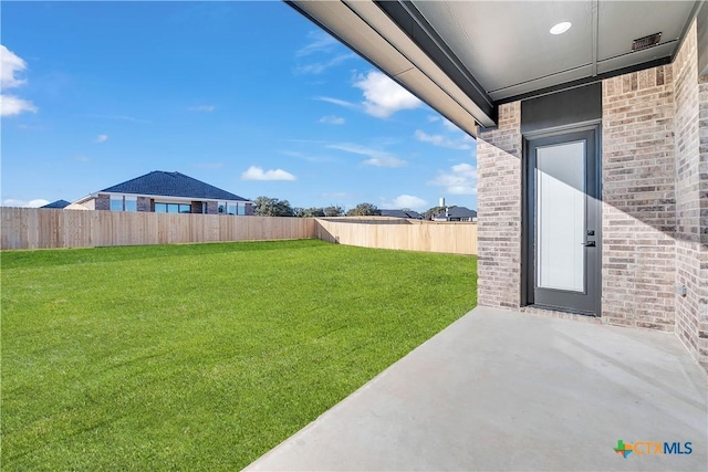 view of yard featuring a patio