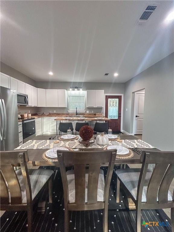 3306 Cypress, Victoria, TX 77901 - dining room with recessed lighting