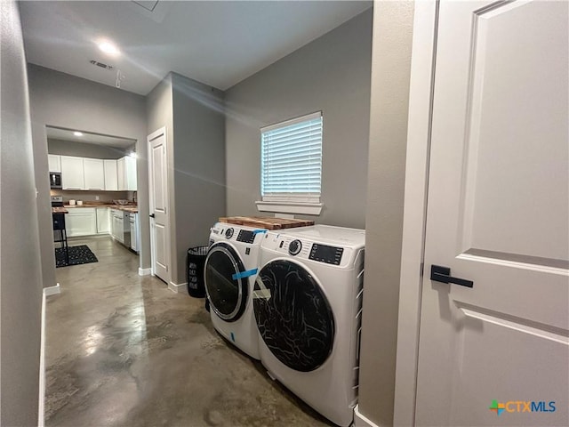 3306 Cypress, Victoria, TX 77901 - laundry area with washer and clothes dryer and baseboards