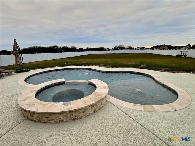 view of pool with an in ground hot tub, a yard, and a patio