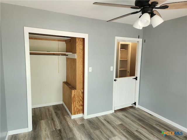 325 Montgomery St, Yoakum, TX 77995 - unfurnished bedroom featuring wood finished floors, a closet, and ceiling fan