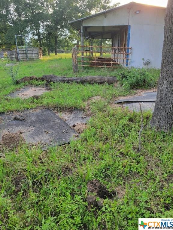 1130 Blacksmith Ln, Weimar, TX 78962