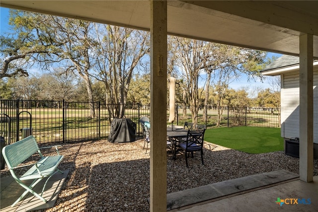 view of yard with a patio