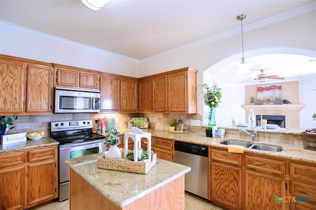 kitchen featuring a sink, stainless steel appliances, backsplash, and ornamental molding