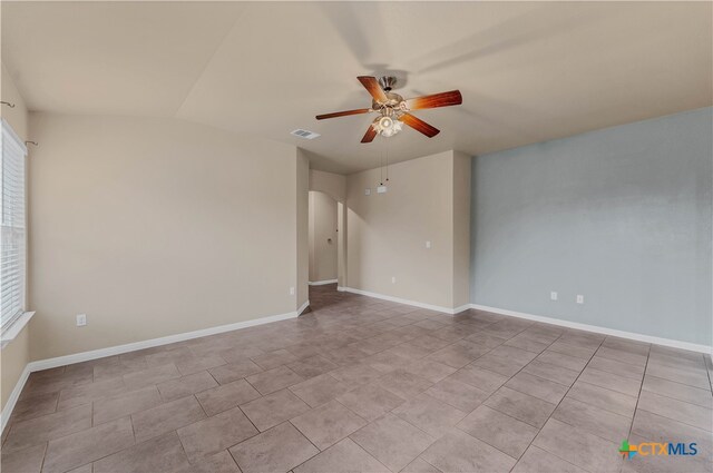 empty room with ceiling fan