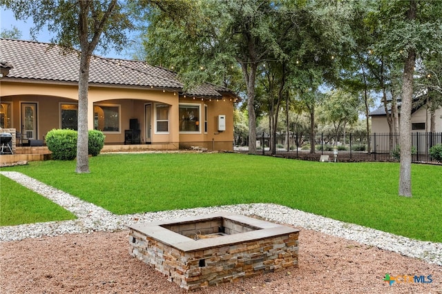 view of yard featuring an outdoor fire pit