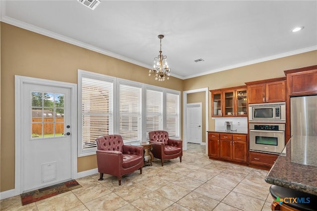living area featuring visible vents, ornamental molding, baseboards, and a notable chandelier