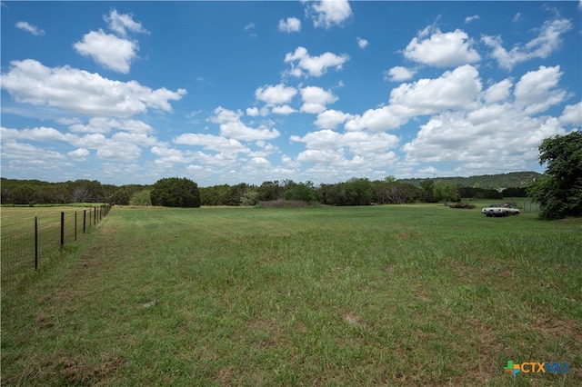 view of yard featuring a rural view