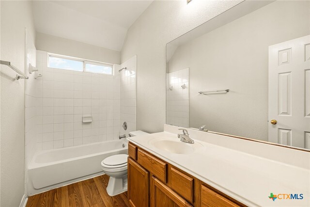 958 River Ter, New Braunfels, TX 78130 - bathroom featuring wood finished floors, vanity, washtub / shower combination, and vaulted ceiling