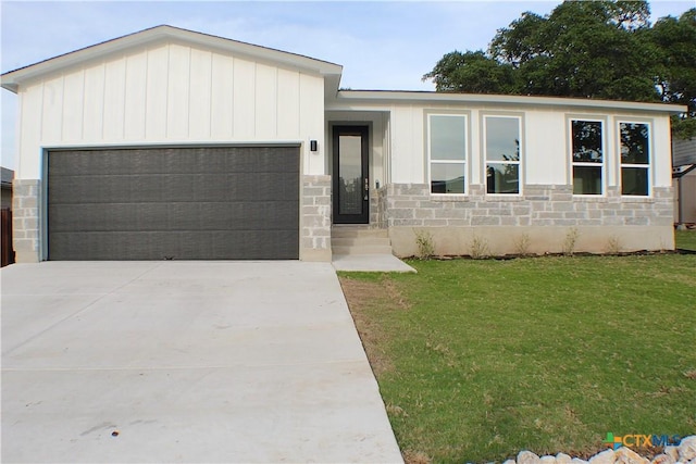 view of front of house with a garage and a front lawn