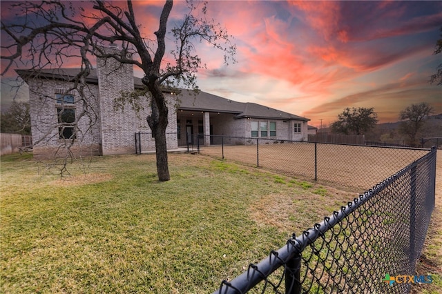 view of yard at dusk