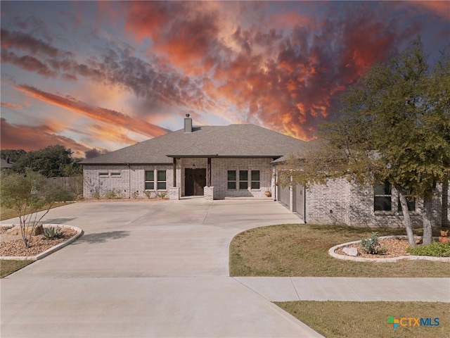 prairie-style home with a lawn