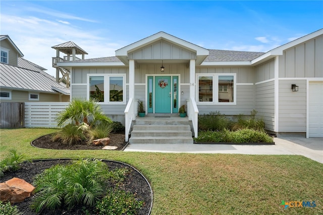 view of front facade featuring a front yard